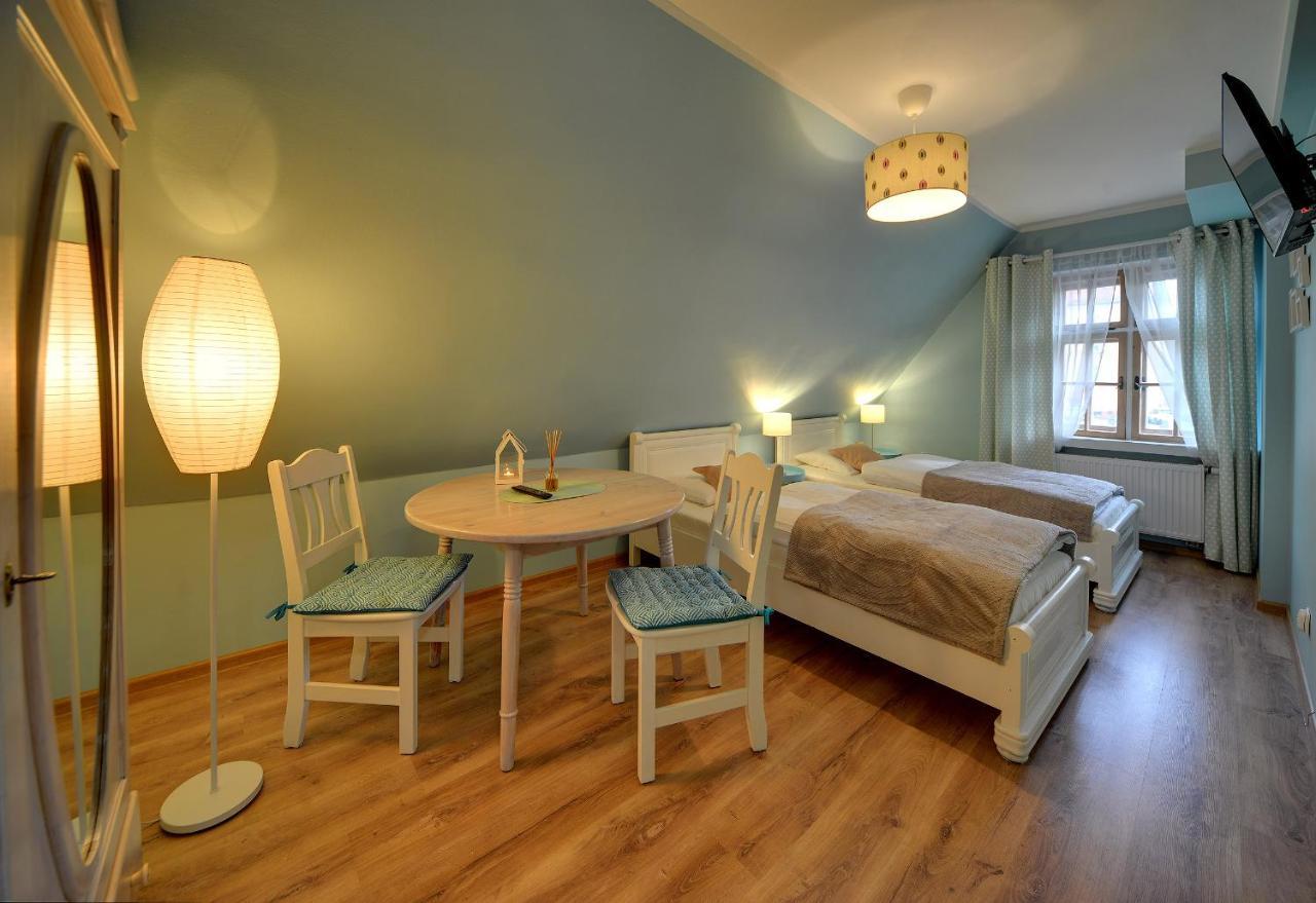 Baszta Grodzka Hostel เยเลเนียกูรา ภายนอก รูปภาพ