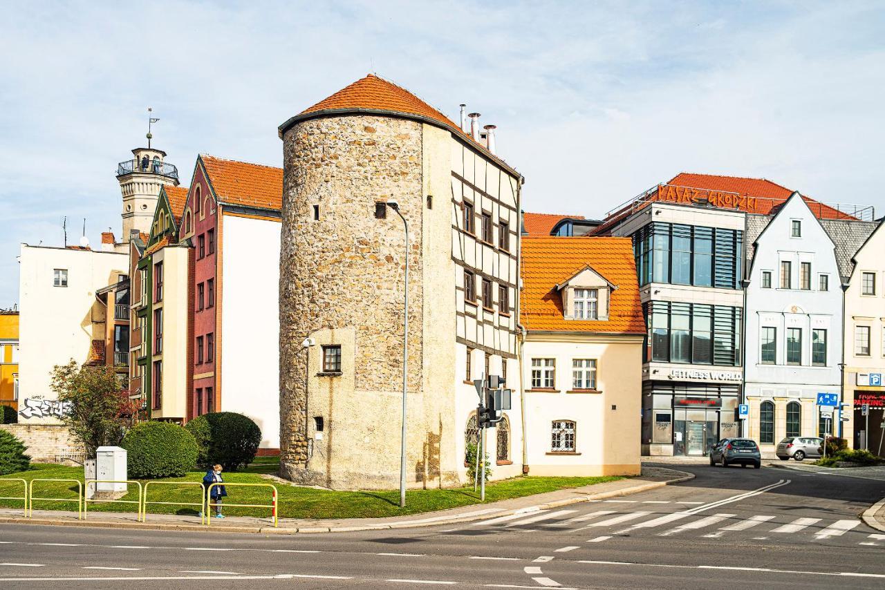 Baszta Grodzka Hostel เยเลเนียกูรา ภายนอก รูปภาพ