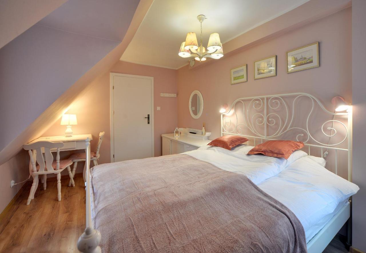 Baszta Grodzka Hostel เยเลเนียกูรา ภายนอก รูปภาพ