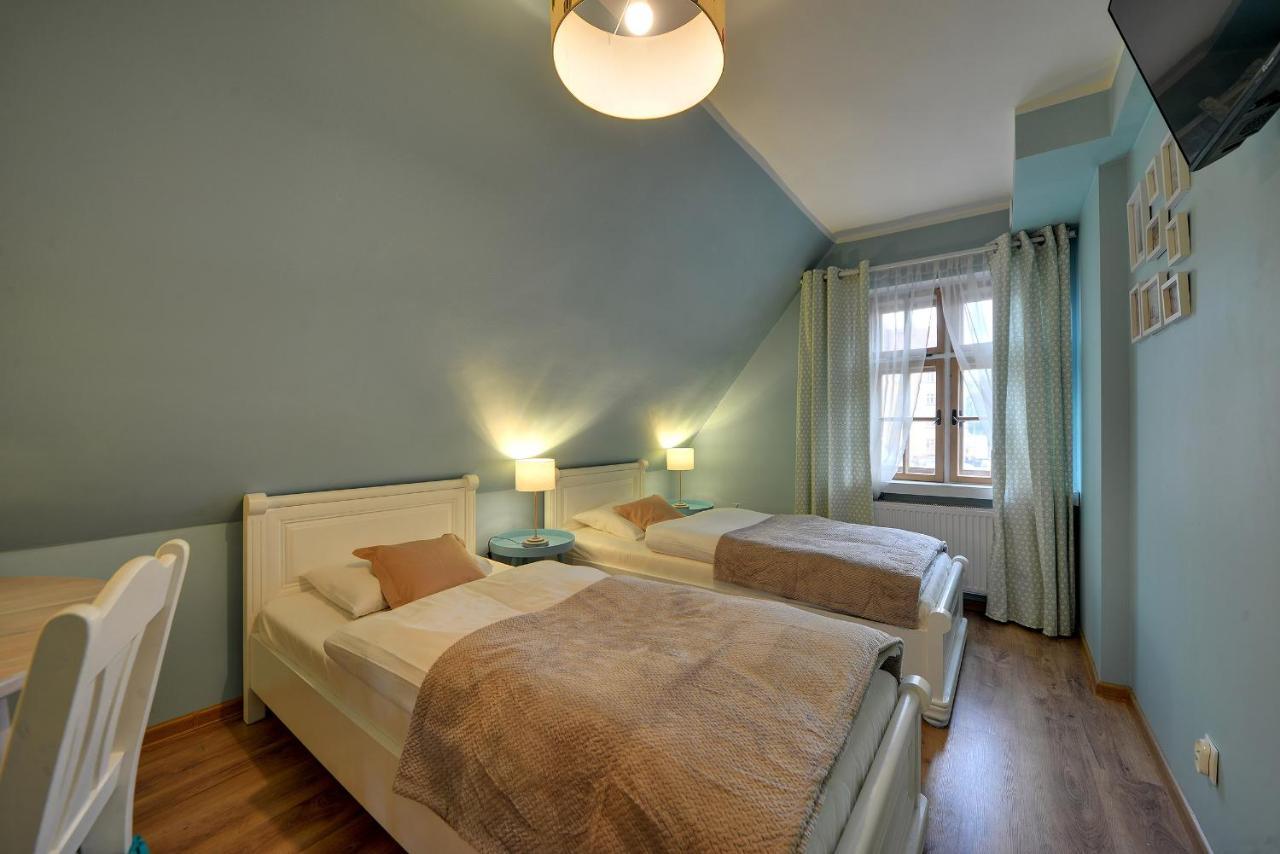 Baszta Grodzka Hostel เยเลเนียกูรา ภายนอก รูปภาพ
