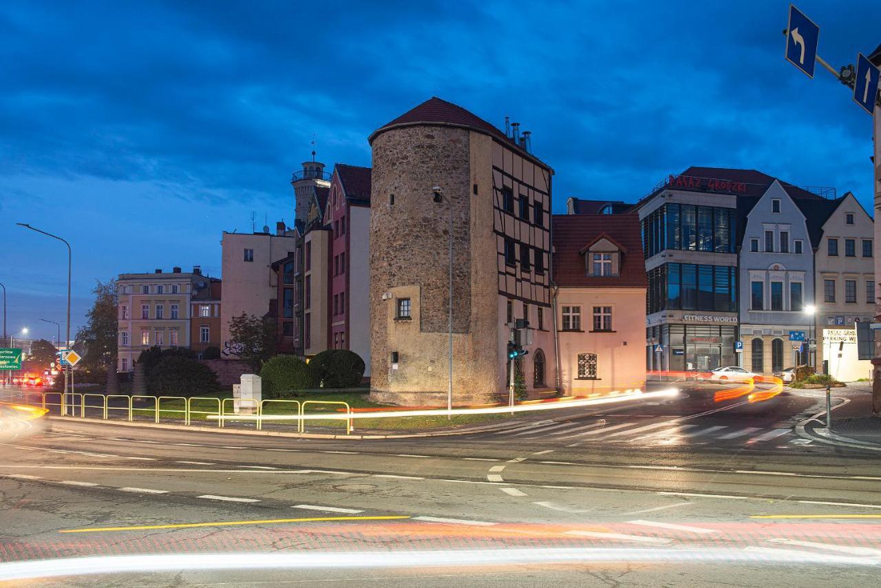 Baszta Grodzka Hostel เยเลเนียกูรา ภายนอก รูปภาพ