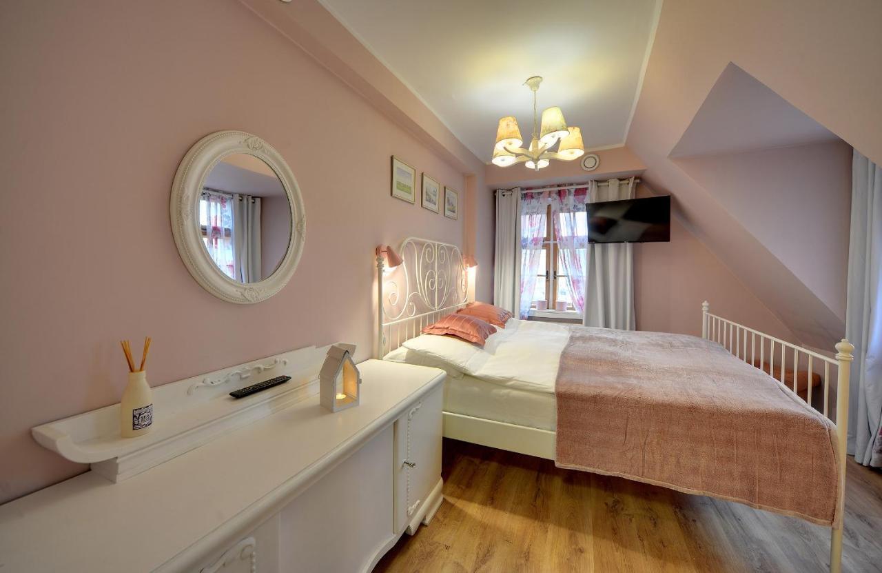 Baszta Grodzka Hostel เยเลเนียกูรา ภายนอก รูปภาพ