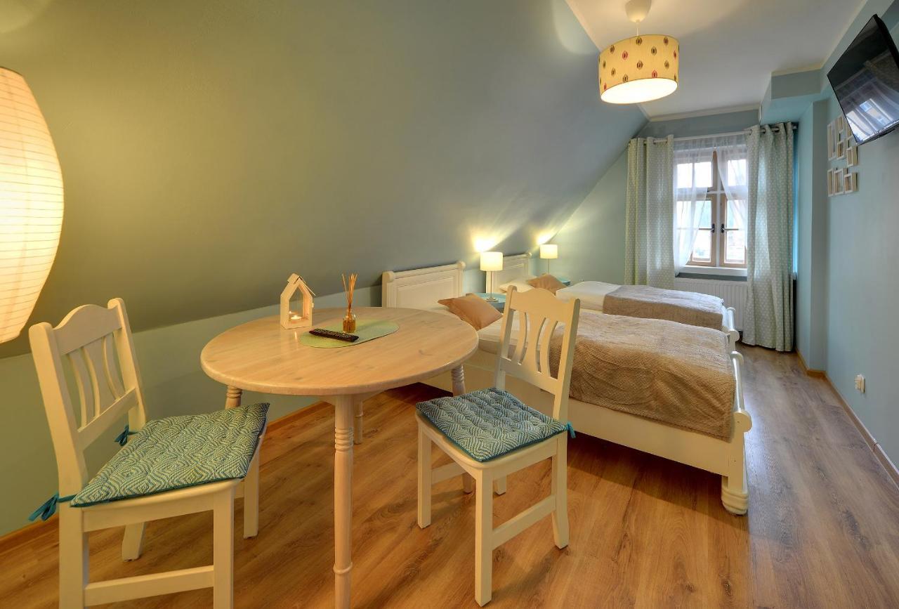 Baszta Grodzka Hostel เยเลเนียกูรา ภายนอก รูปภาพ